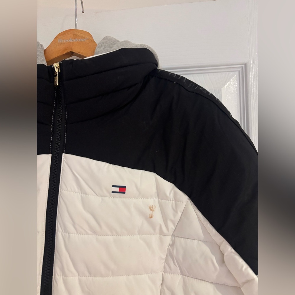 Tommy Hilfiger outerwear women's Puffer Jacket With Hoodie size large brand new - Picture 3 of 9